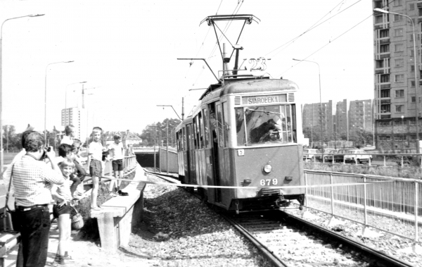 Otwarcie trasy tramwajowej na Gorny Taras Rataj 30 sierpnia 1985 r2. i pierwszy tramwaj linii nr 23 ktory wjechal na nowy odcinek trasy.