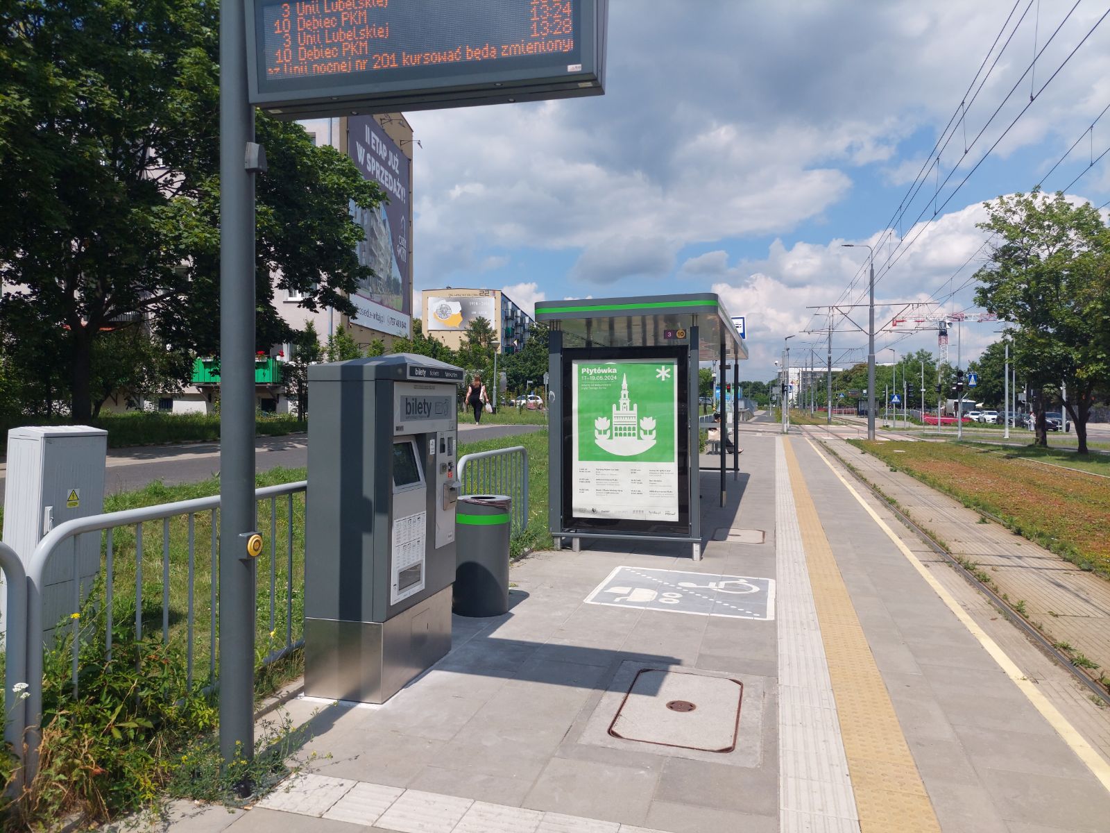 Pasażerowie mogą już korzystać z biletomatu stacjonarnego na przystanku tramwajowym Włodarska