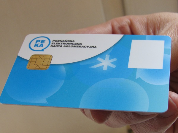 Zachęcamy do wyrobienia imiennej karty PEKA lub zakupu karty PEKA na okaziciela i do wyboru tPortmonetki – najkorzystniejszej opcji opłacania przejazdów okazjonalnych na liniach ZTM
