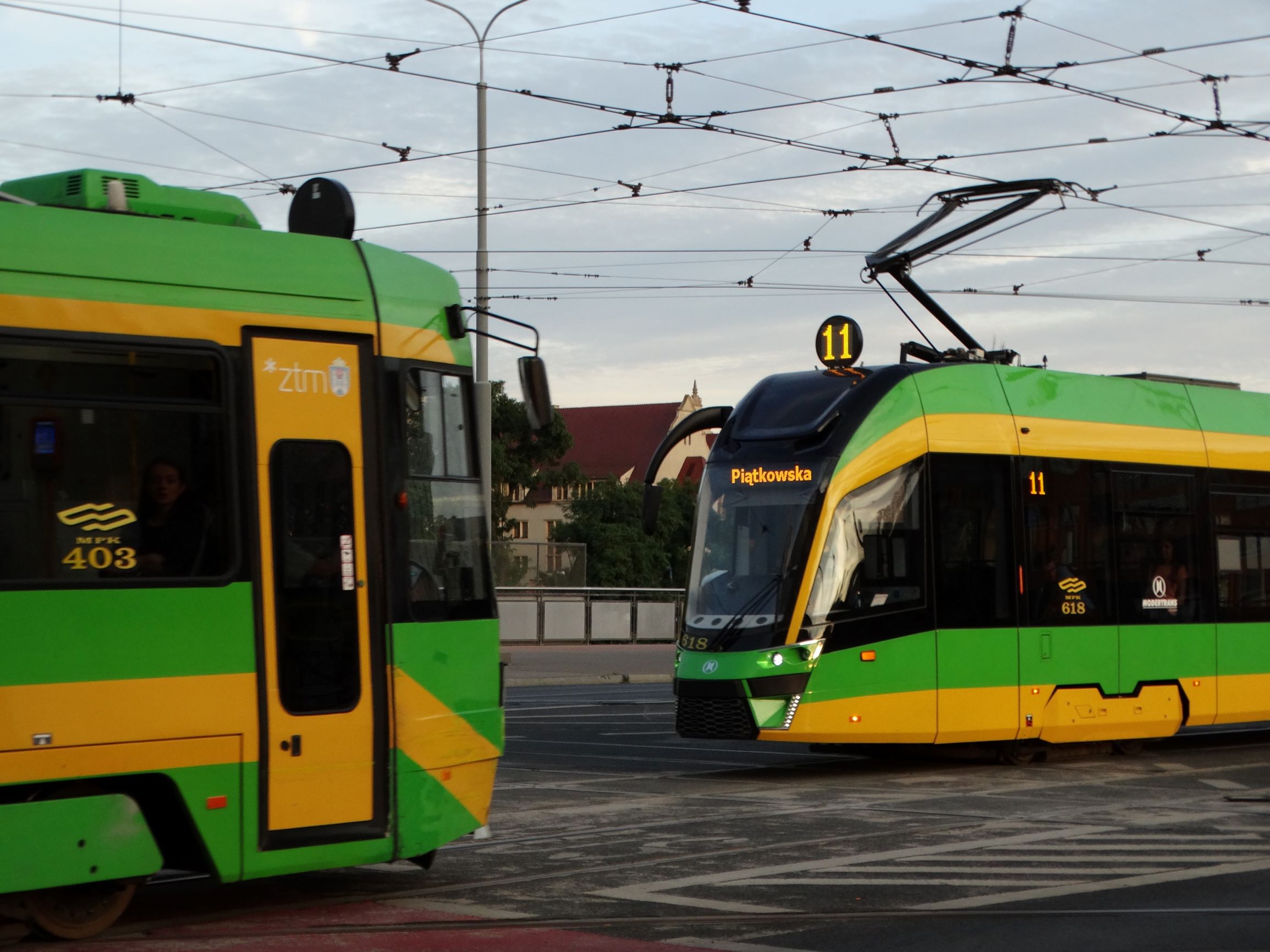 Od 1 października: koniec remontu na ul. Dąbrowskiego - powrót linii nr 2, 17 i 18 na Jeżyce. Stała zmiana trasy linii nr 174, powrót tramwaju nr 11 oraz korekty rozkładów jazdy na liniach podmiejskich 