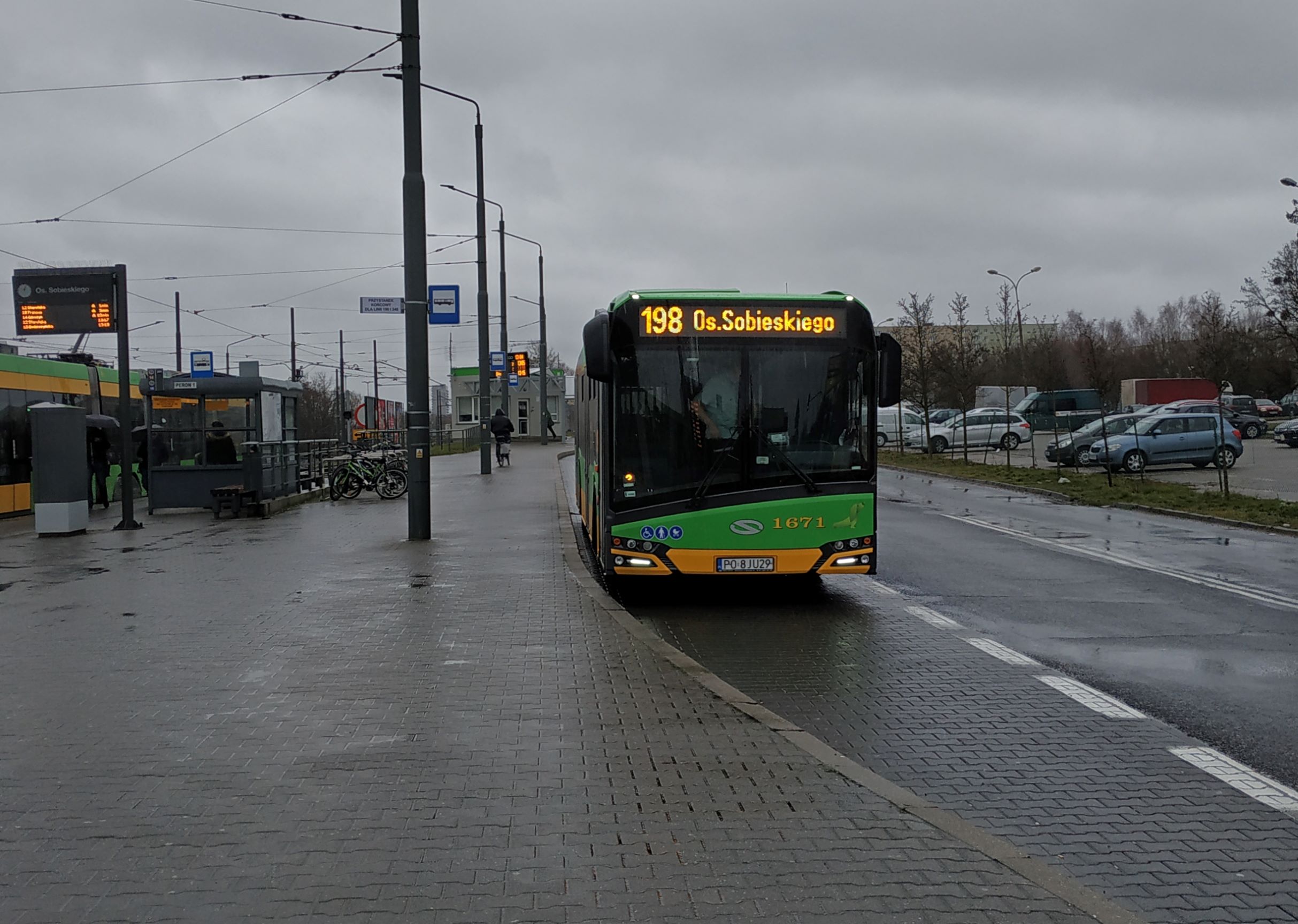 Linie nr 198 i T12 – dodatkowe kursy w środę 10 maja