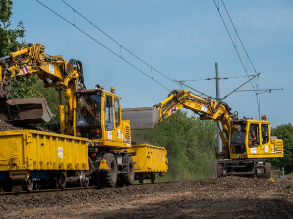 Remont PST: Trwają prace na torze prowadzącym w kierunku Piątkowa