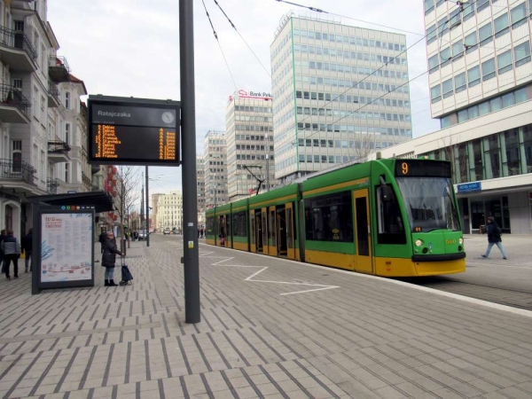 Przystanek tramwajowy Ratajczaka na ul2. Swiety Marcin