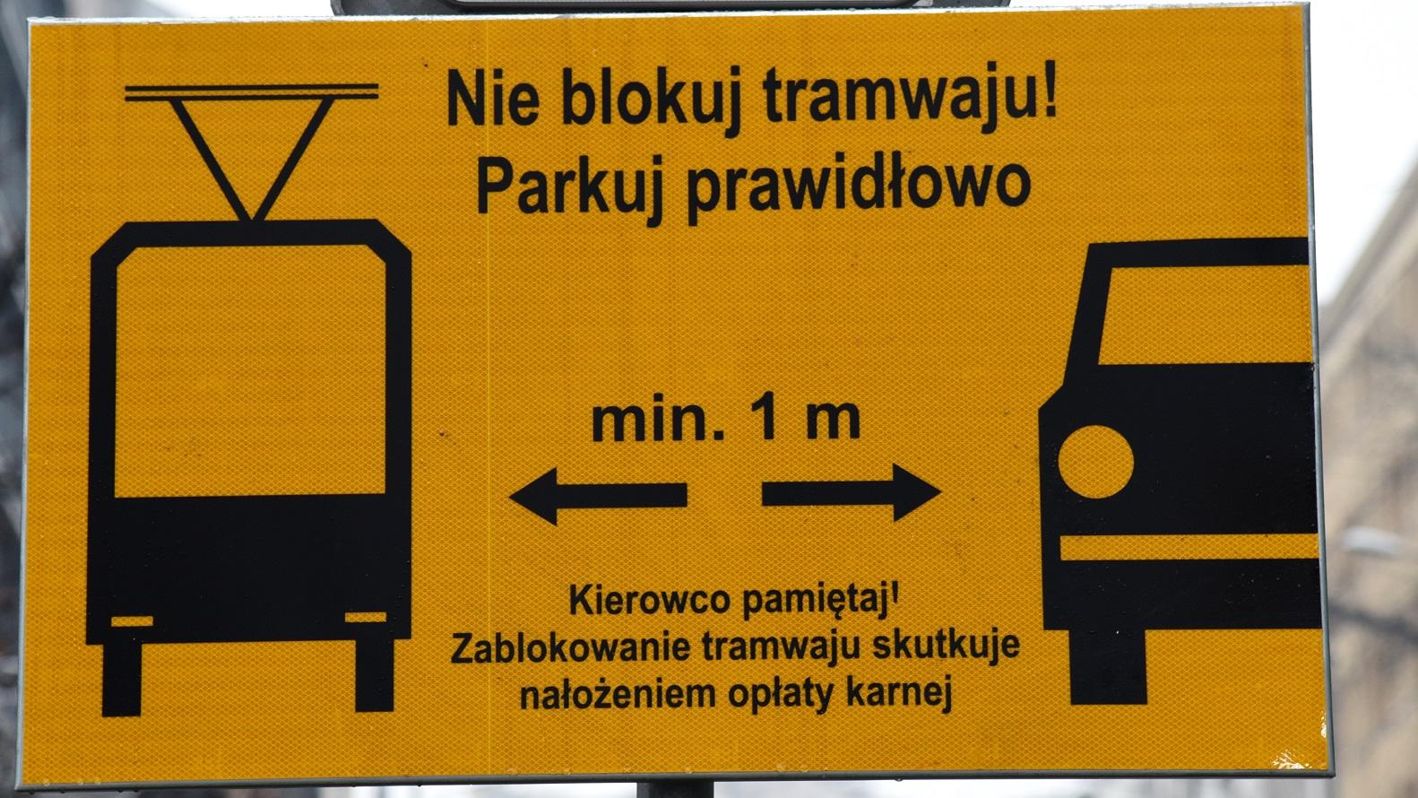 Kierowco, parkuj metr od torowiska!