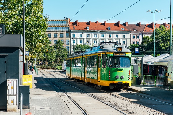 Zmiany w organizacji ruchu na ulicy 23 Lutego z uwagi na  wydłużenie trasy linii nr 98 w rejon  pl. Ratajskiego  