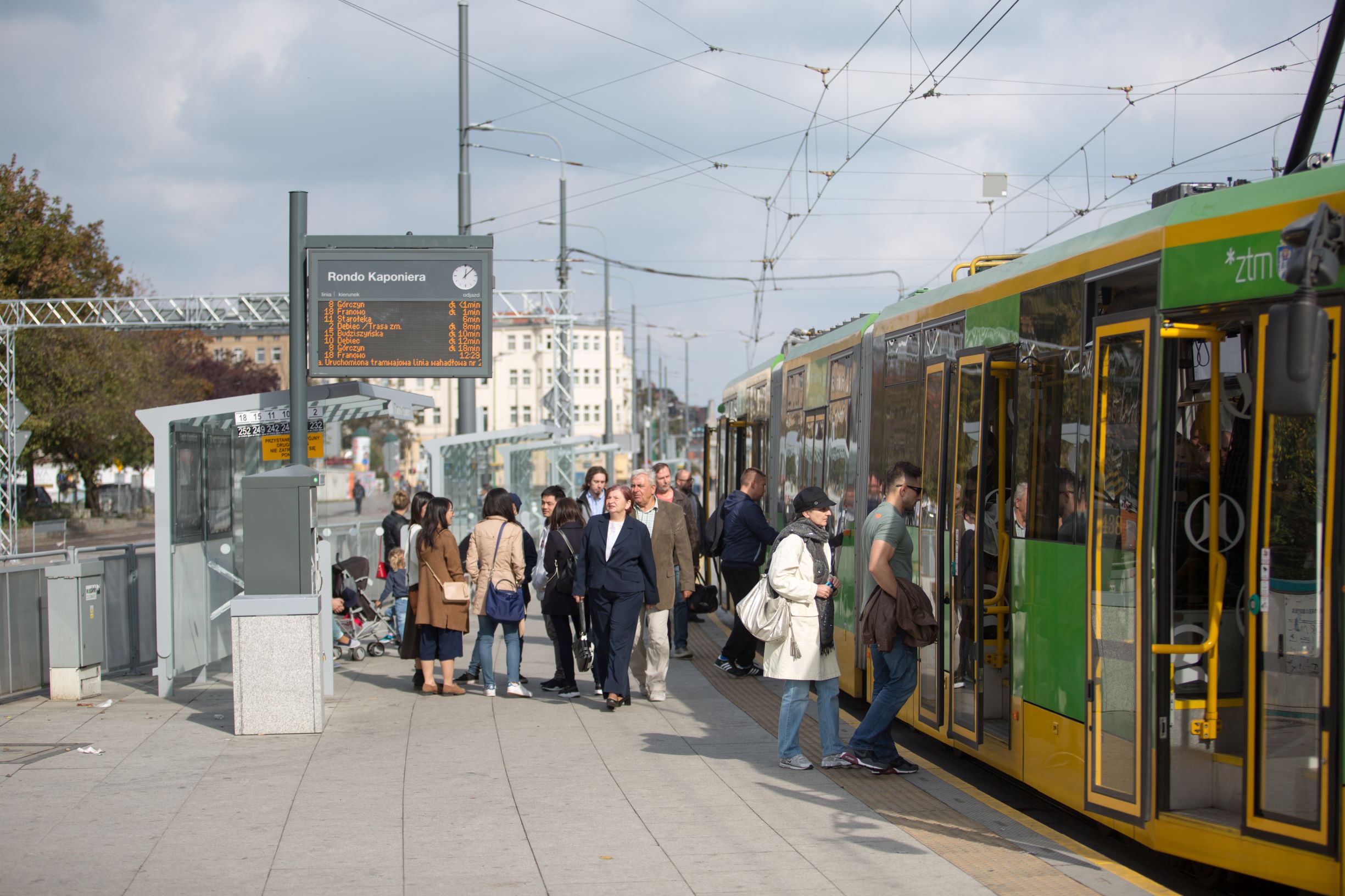 Bilet specjalny 4+ atrakcyjną ofertą dla rodziców i dzieci z rodzin wychowujących czworo i więcej dzieci