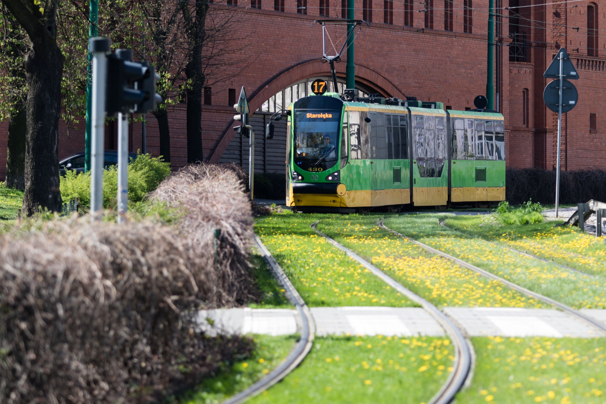 Rozliczaj swoje podatki w Poznaniu lub w jednej z gmin objętych porozumieniem transportowym i korzystaj z promocyjnej taryfy. Bilet Metropolitalny pozwala oszczędzać pieniądze!