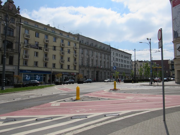 AKTUALIZACJA: naprawiono uszkodzenie torowiska na Al. Marcinkowskiego - tramwaje linii numer 2, 5, 9, 13, 16 i 201 wróciły na stałe trasy