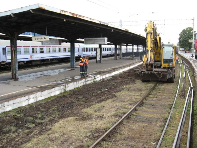 Budowa przedłużenia pst wrzesień 2011 prace rozbiórkowe 003