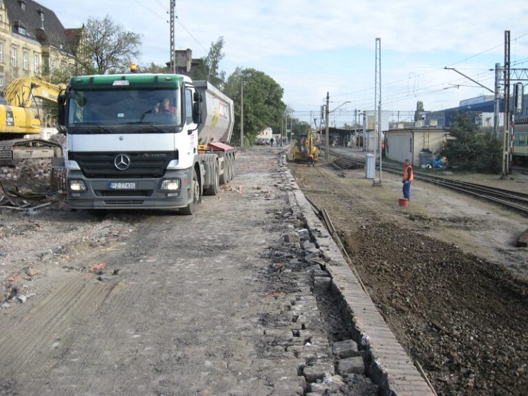 Budowa przedłużenia pst wrzesień 2011 prace rozbiórkowe 1