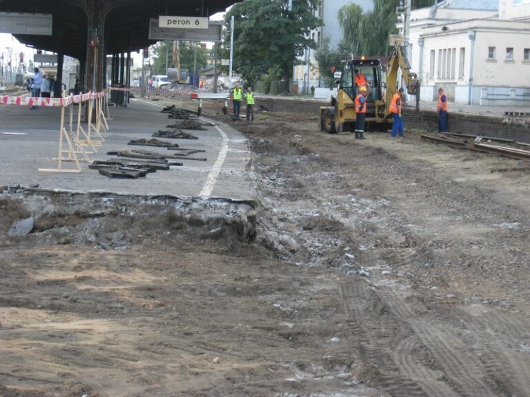 Budowa przedłużenia PST wrzesień 2011 prace rozbiórkowe 02