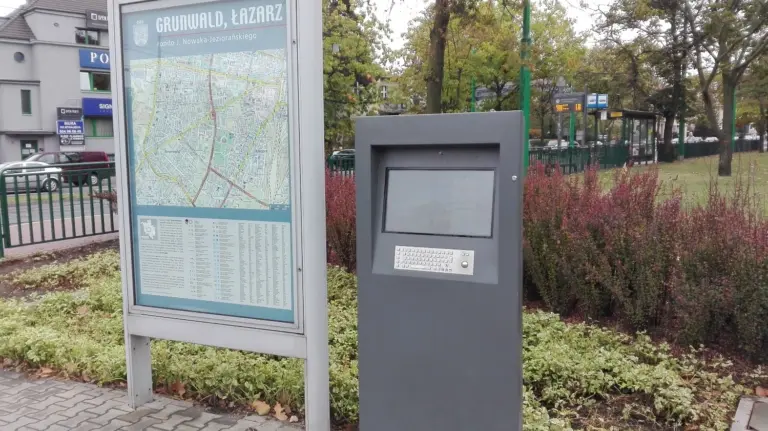 ITS Poznan infokiosk informujacy o transporcie pasazerskim