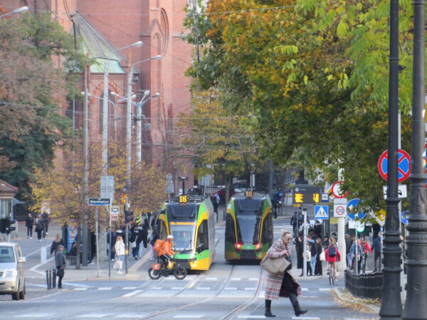 Tramwaje linii nr 16 na ulicy Fredry